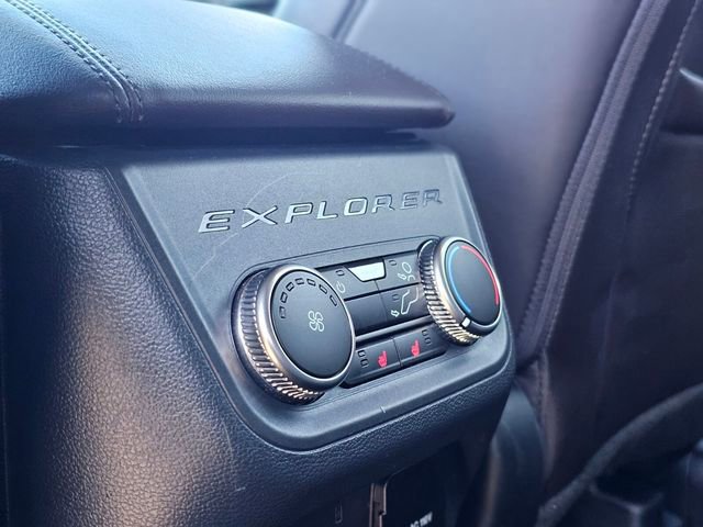 Certified 2025 Ford Explorer Platinum image 17
