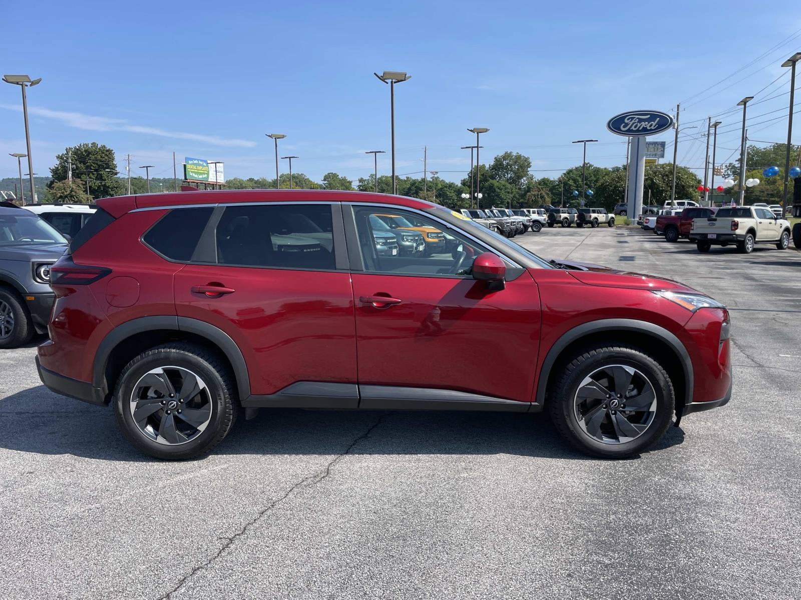 Used 2025 Nissan Rogue SV AWD/4WD image 2