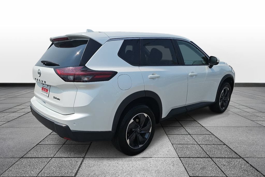 Used 2024 Nissan Rogue SV AWD/4WD image 5