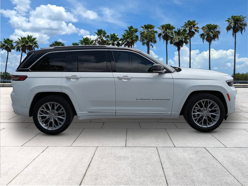 Used 2023 Jeep Grand Cherokee Summit AWD/4WD image 9