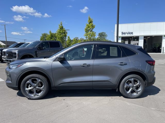 Certified 2025 Ford Escape ST-Line AWD/4WD image 2