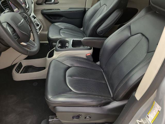 Used 2023 Chrysler Pacifica Touring-L FWD image 20