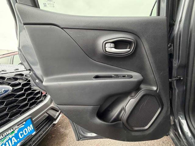 Used 2023 Jeep Renegade Latitude image 23