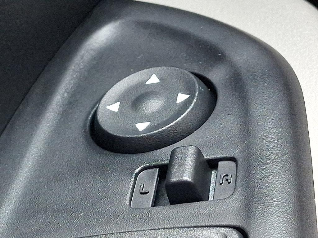 Used 2024 Hyundai Venue SEL FWD image 26