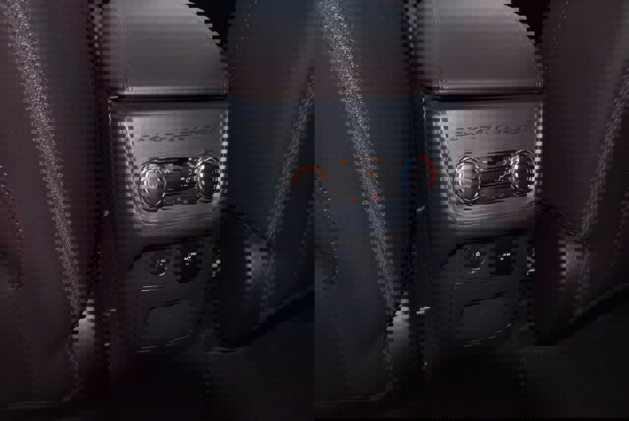 Certified 2025 Ford Explorer Platinum w/ LUX Leather Package image 19