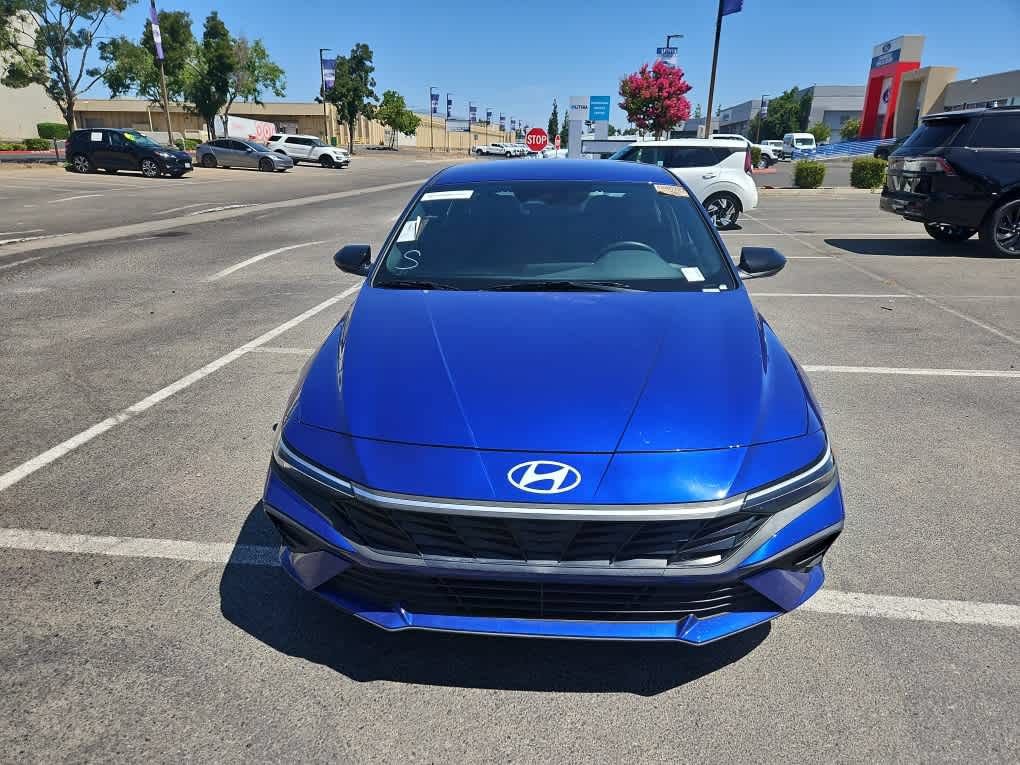 Used 2025 Hyundai Elantra Sport FWD image 4