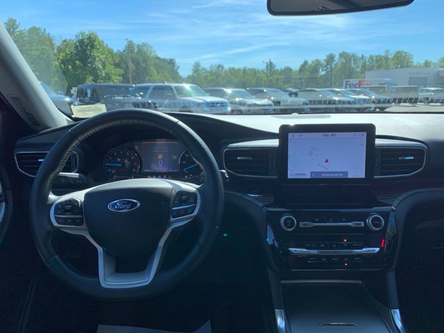 Certified 2023 Ford Explorer Limited w/ Equipment Group 301A AWD/4WD image 10