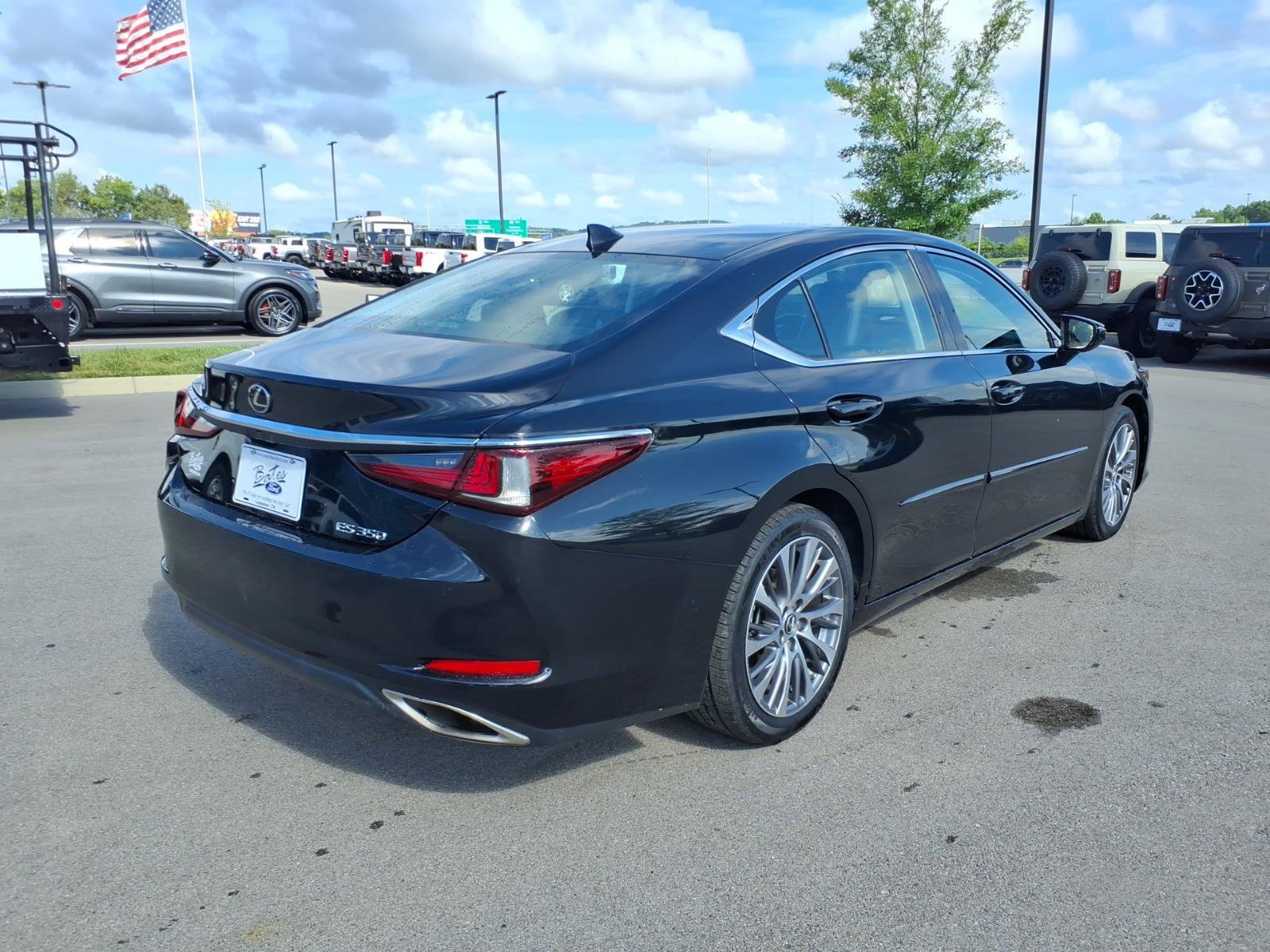 Used 2019 Lexus ES 350 w/ Premium Package FWD image 3