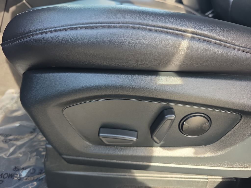 Certified 2023 Ford Explorer XLT w/ Equipment Group 202A image 19