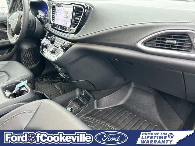 Used 2025 Chrysler Pacifica Select FWD image 19