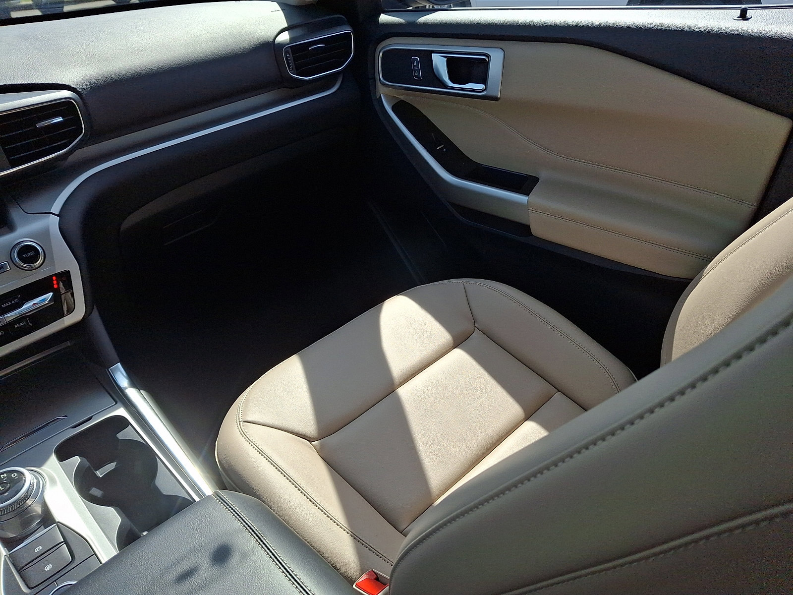 Certified 2024 Ford Explorer XLT w/ Equipment Group 202A image 16