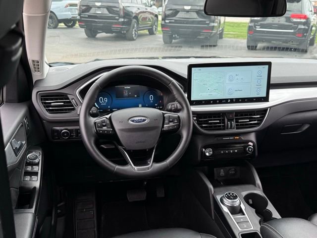 Certified 2025 Ford Escape Platinum AWD/4WD image 6