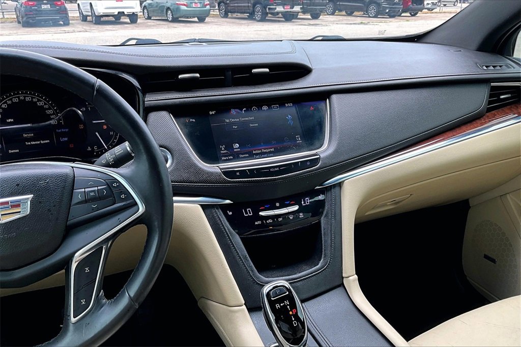 Used 2017 Cadillac XT5 Luxury w/ Driver Awareness Package image 9