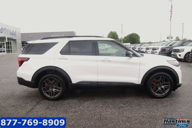 Certified 2025 Ford Explorer ST-Line w/ Premium Package AWD/4WD image 4