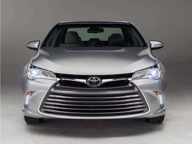 Used 2017 Toyota Camry XLE FWD image 1