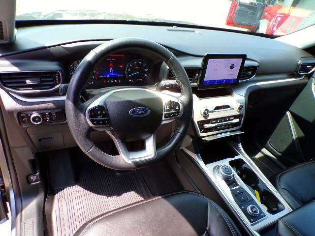 Certified 2023 Ford Explorer XLT w/ Equipment Group 202A AWD/4WD image 18