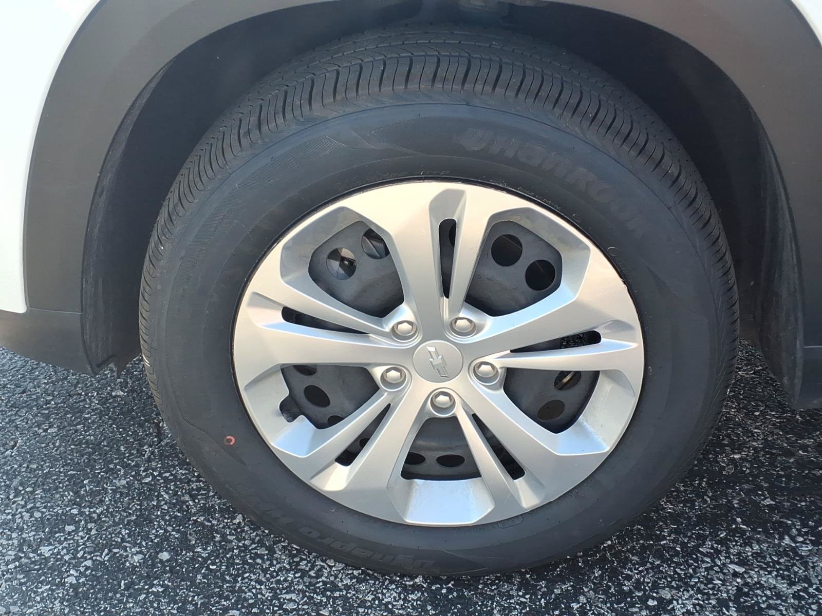 Used 2025 Chevrolet Trax LS FWD image 19