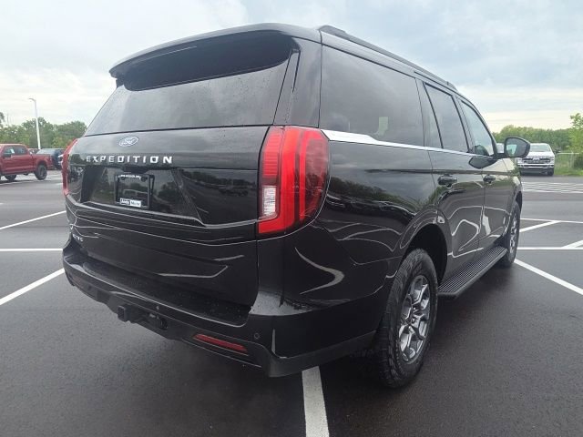 Certified 2025 Ford Expedition Active AWD/4WD image 8