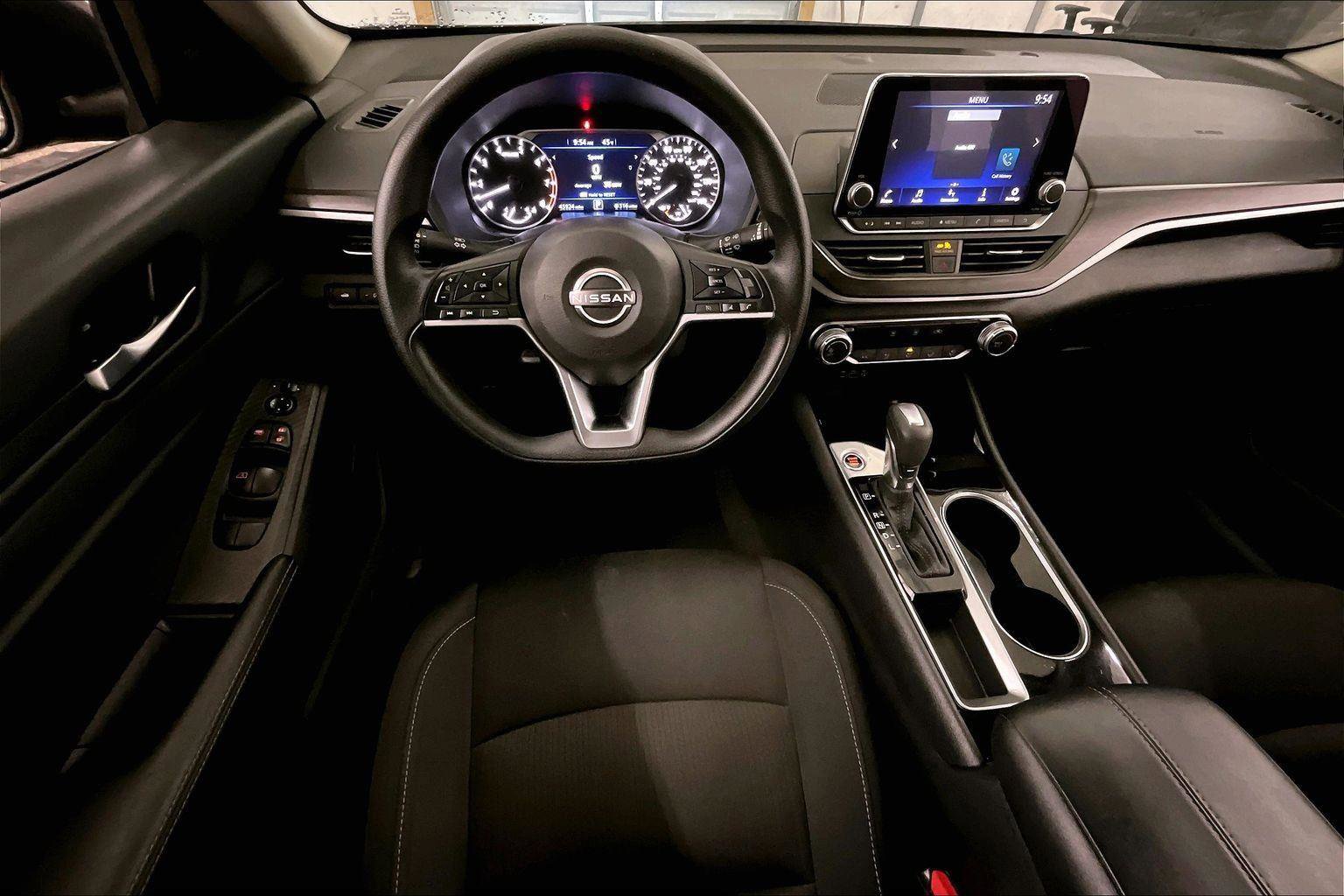 Used 2024 Nissan Altima 2.5 SV image 5