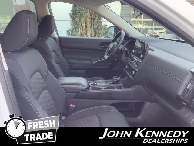 Used 2023 Nissan Pathfinder S image 22