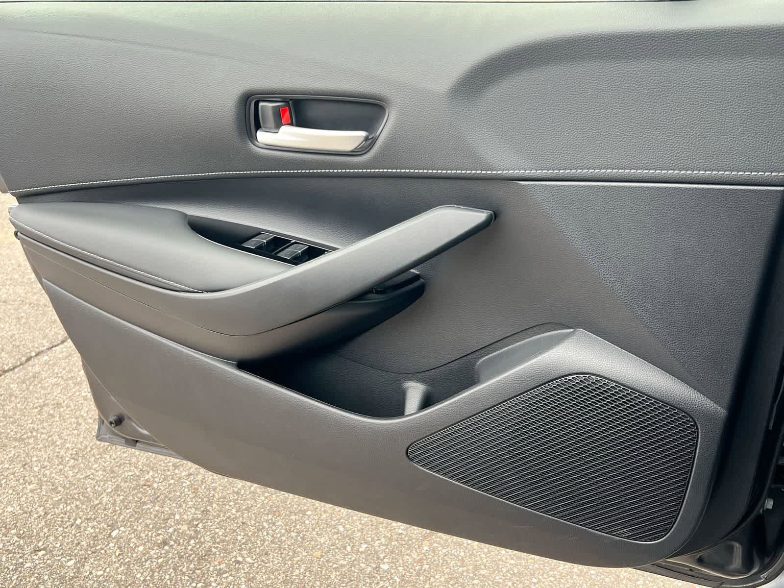 Used 2022 Toyota Corolla SE FWD image 29