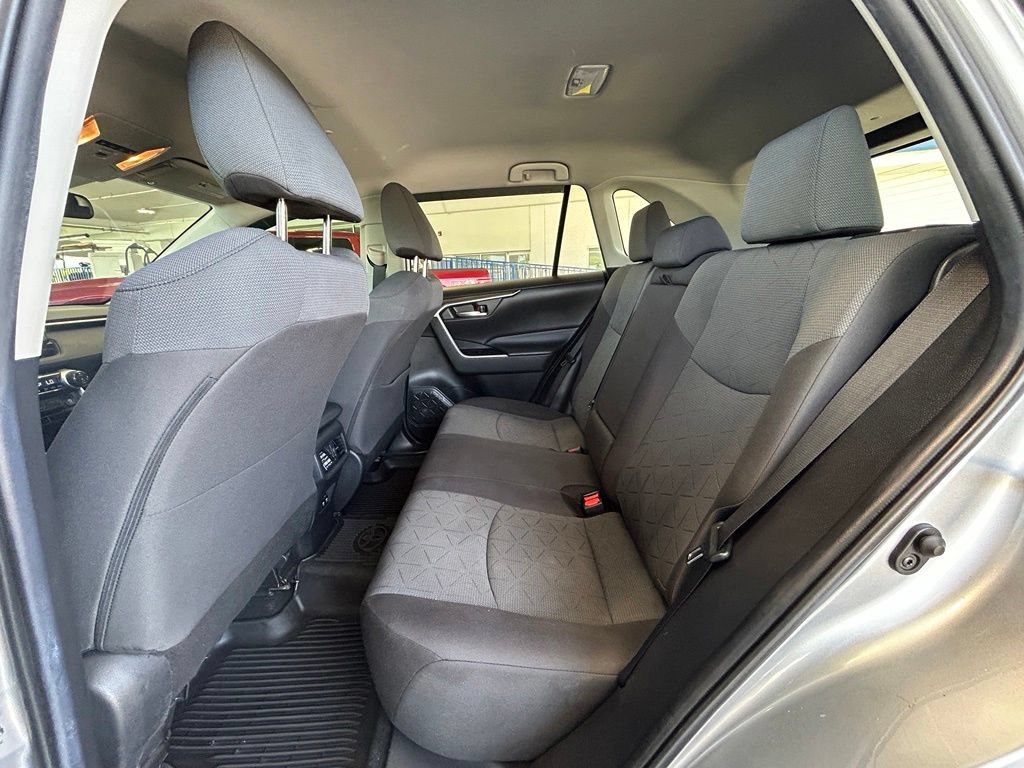 Used 2020 Toyota RAV4 XLE FWD image 33