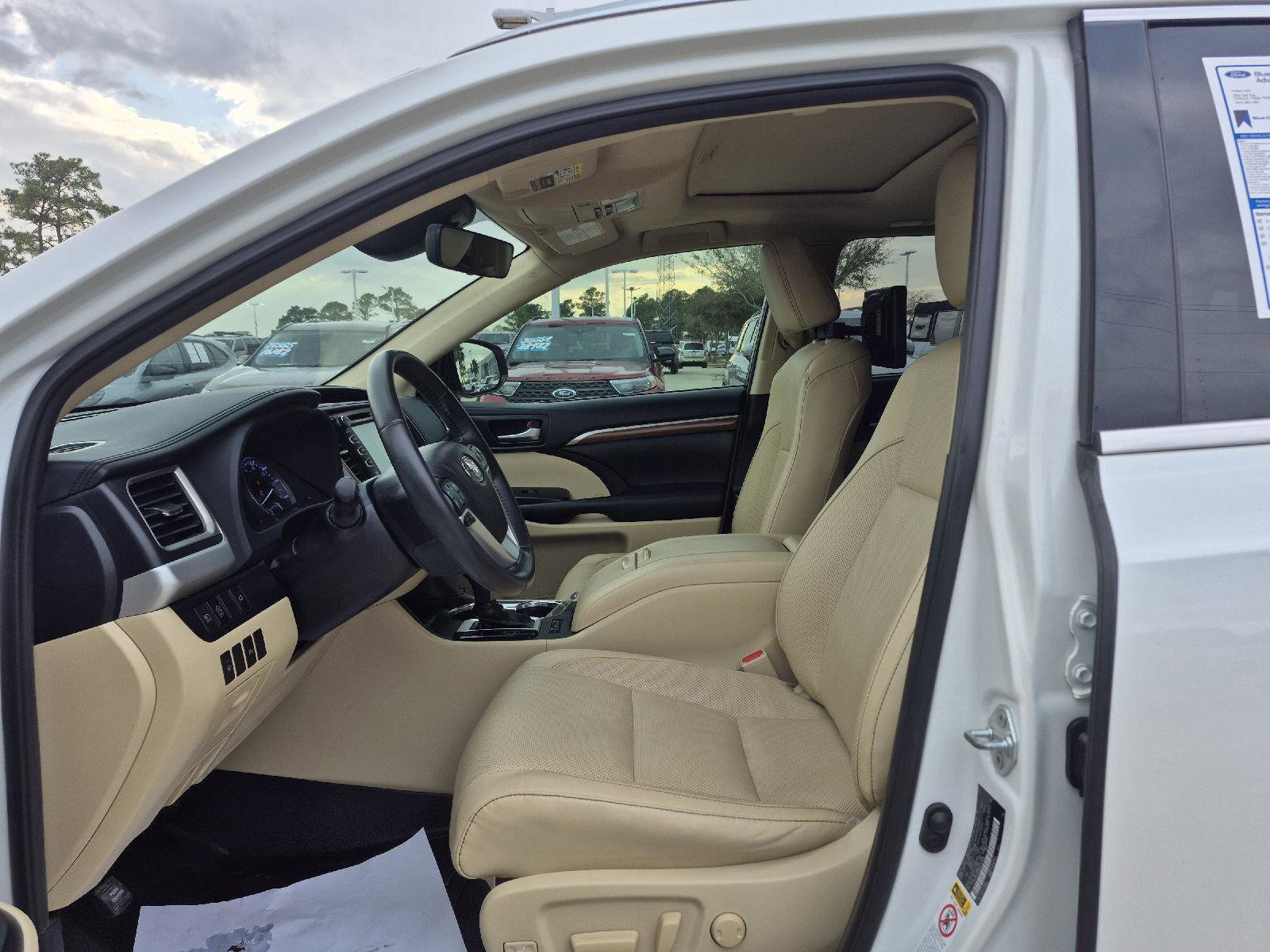 Used 2019 Toyota Highlander Limited image 10