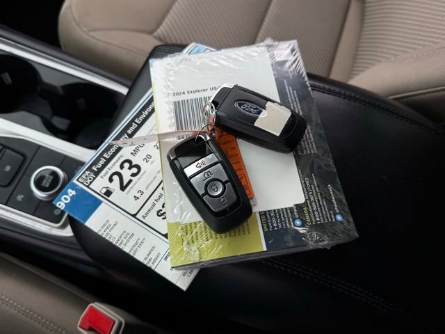Certified 2024 Ford Explorer XLT image 4