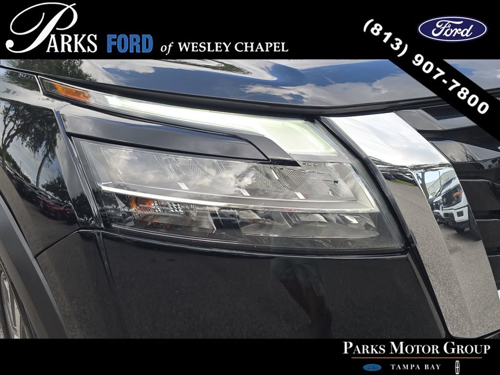 Used 2023 Nissan Pathfinder SL AWD/4WD image 7