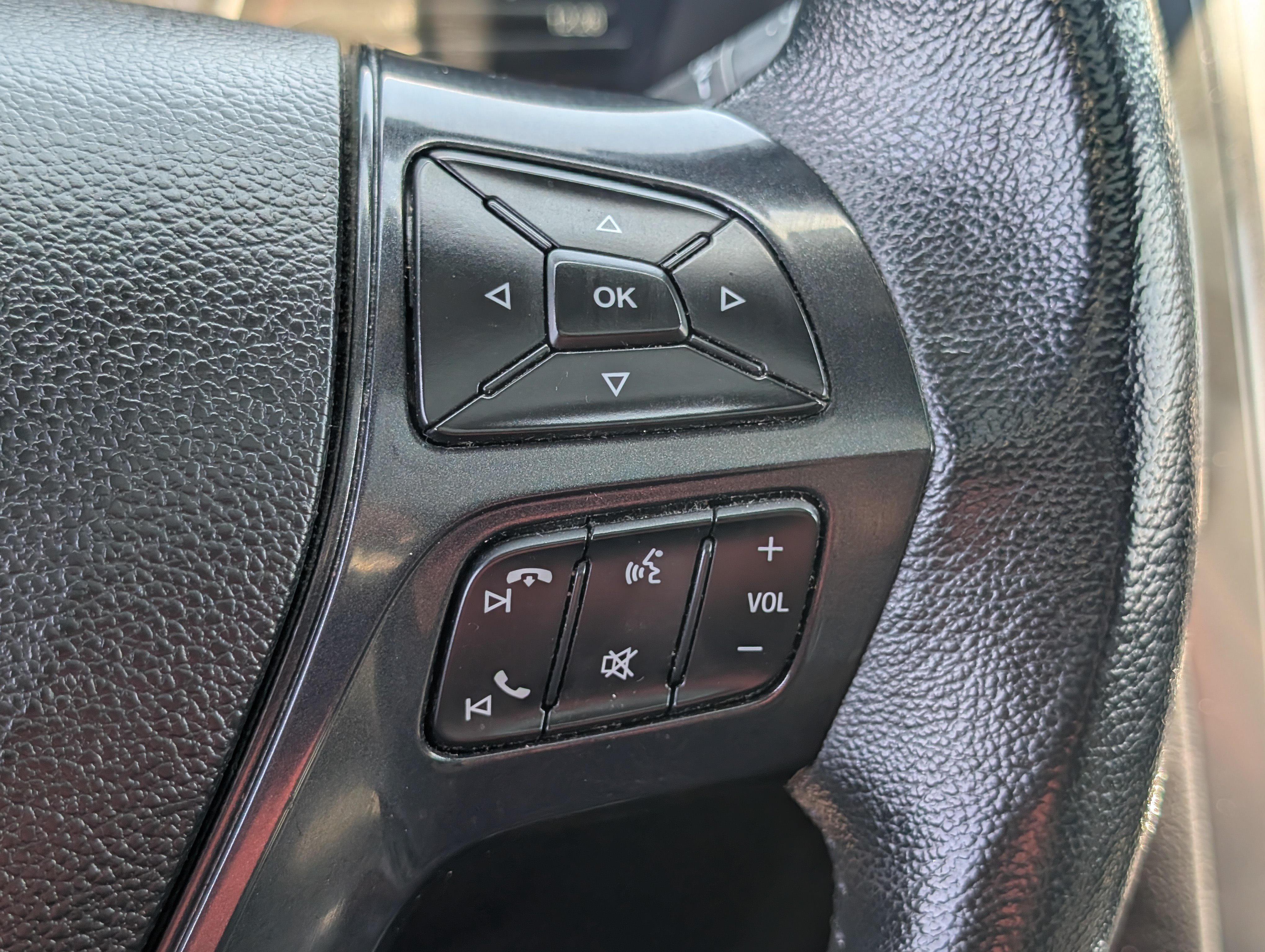 Certified 2018 Ford Explorer XLT w/ Equipment Group 202A AWD/4WD image 26