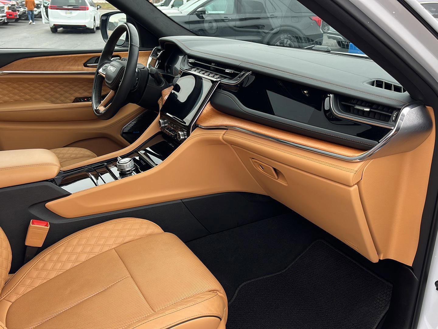 Used 2024 Jeep Grand Cherokee Summit image 13