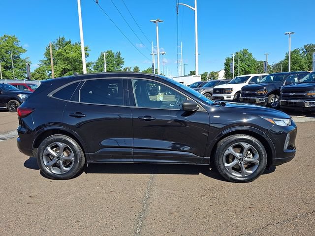 Certified 2023 Ford Escape ST-Line w/ Tech Pack #1 AWD/4WD image 7