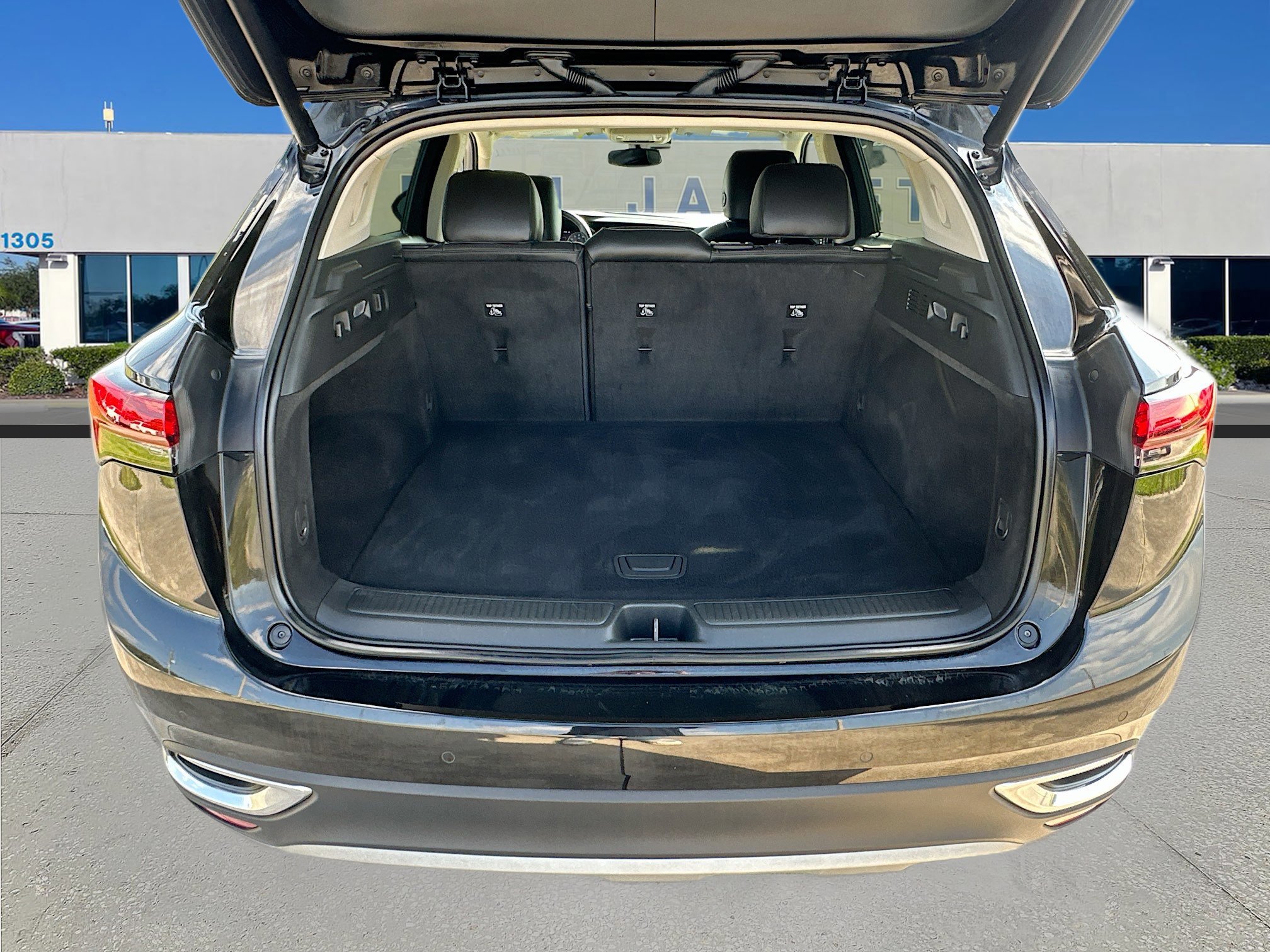 Used 2023 Buick Envision Essence image 24