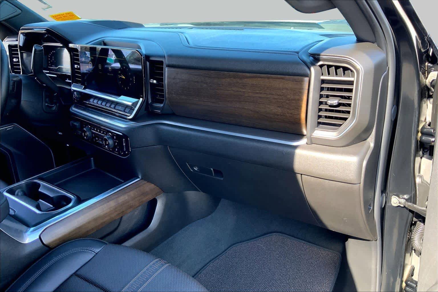 Used 2025 Chevrolet Silverado 2500 High Country w/ Midnight Edition AWD/4WD image 17