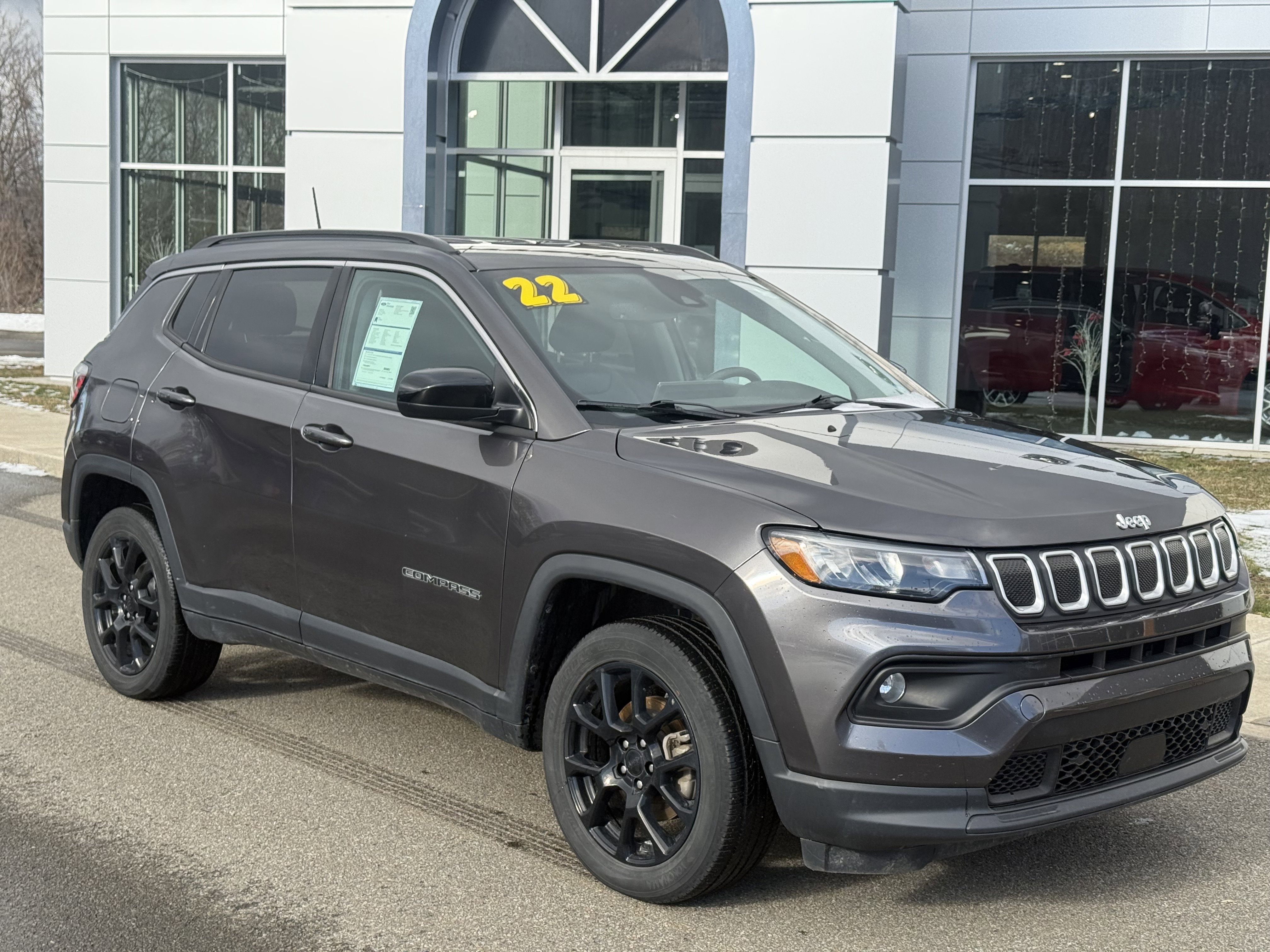 Used 2022 Jeep Compass Latitude image 1