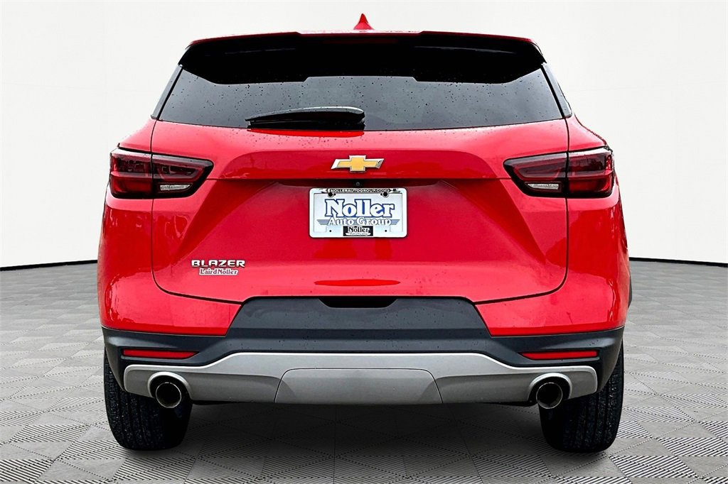 Used 2023 Chevrolet Blazer LT image 3