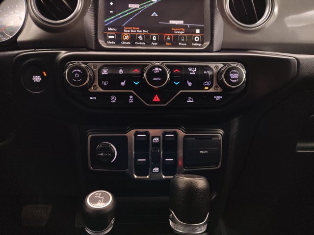 Used 2023 Jeep Wrangler Unlimited Sahara w/ Cold Weather Group AWD/4WD image 32