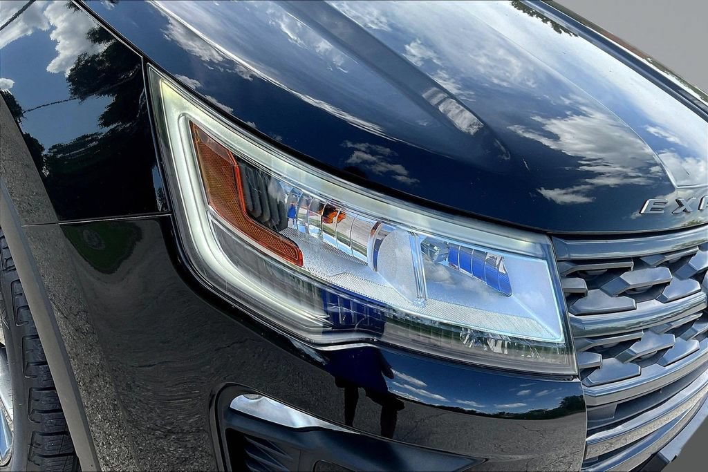 Certified 2018 Ford Explorer XLT w/ Equipment Group 202A FWD image 28