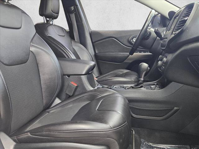Used 2020 Jeep Cherokee Latitude Plus w/ Cold Weather Group FWD image 20