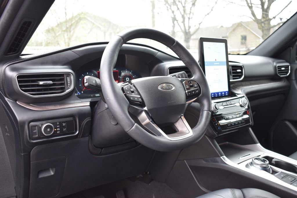 Certified 2023 Ford Explorer Platinum w/ Technology Package image 11