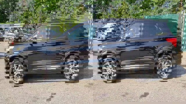 Certified 2022 Ford Explorer XLT w/ Equipment Group 202A image 3