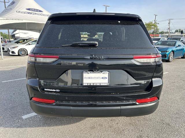 Used 2023 Jeep Grand Cherokee Altitude AWD/4WD image 4