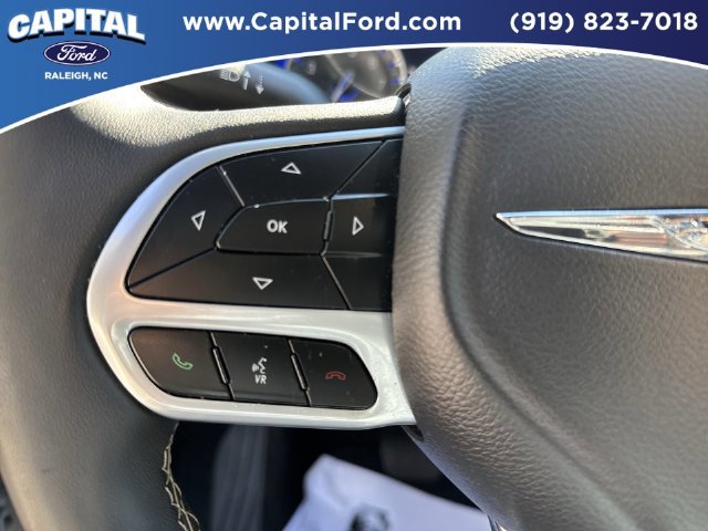 Used 2025 Chrysler Pacifica Select FWD image 22