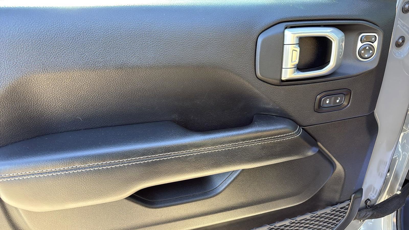 Used 2020 Jeep Gladiator Overland image 12