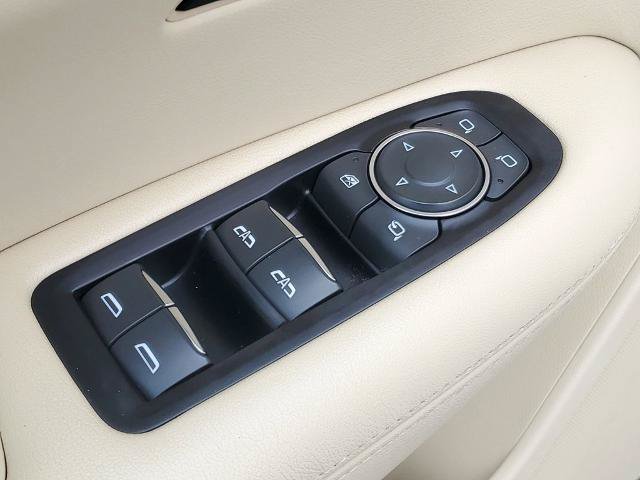 Used 2017 Cadillac XT5 Luxury w/ Driver Awareness Package FWD image 21