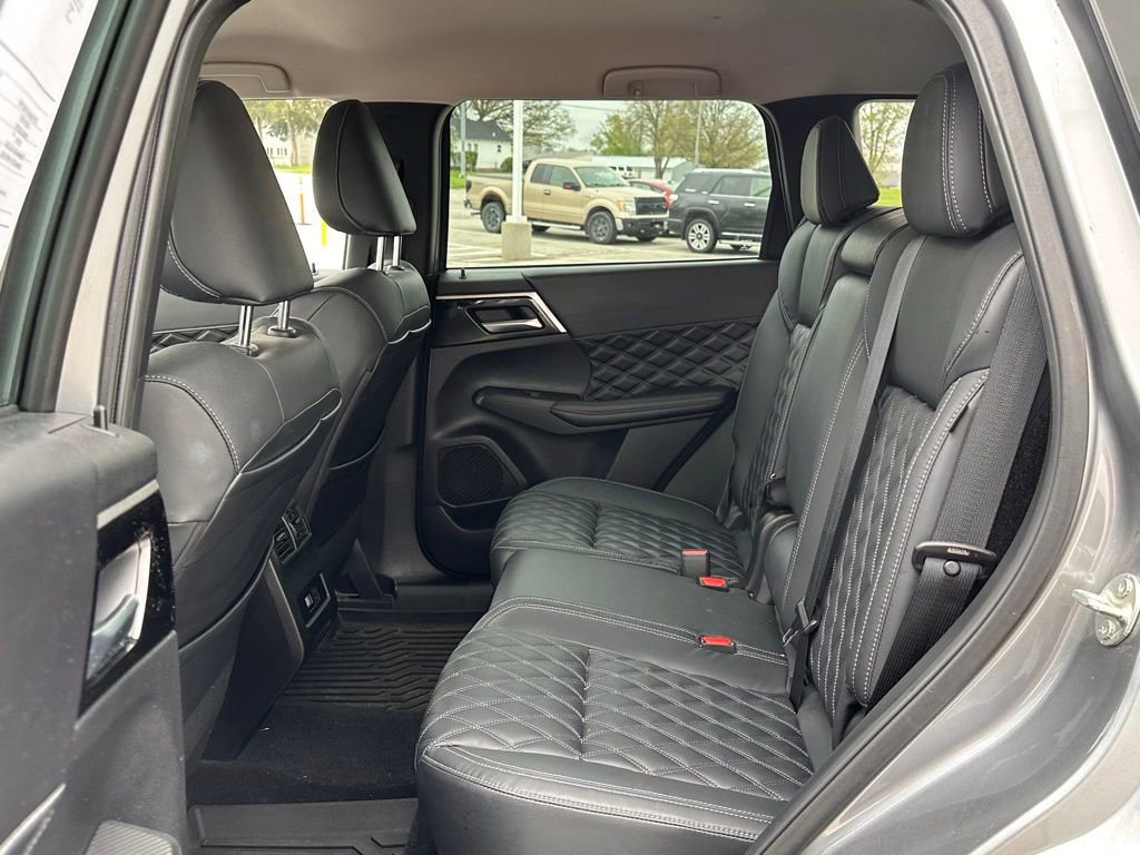 Used 2022 Mitsubishi Outlander SEL AWD/4WD image 14