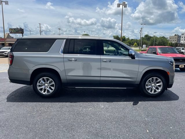Used 2024 Chevrolet Suburban Premier w/ Premium Package RWD image 8