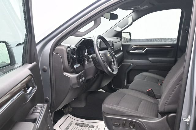 Used 2023 Chevrolet Silverado 1500 LT AWD/4WD image 6