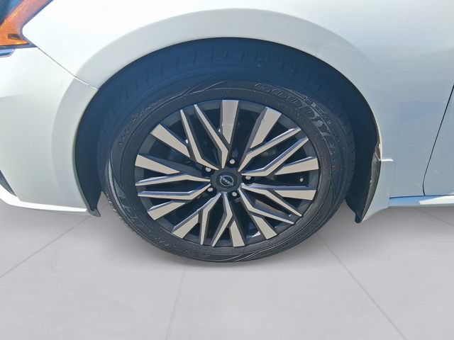 Used 2023 Nissan Altima 2.5 SV FWD image 9