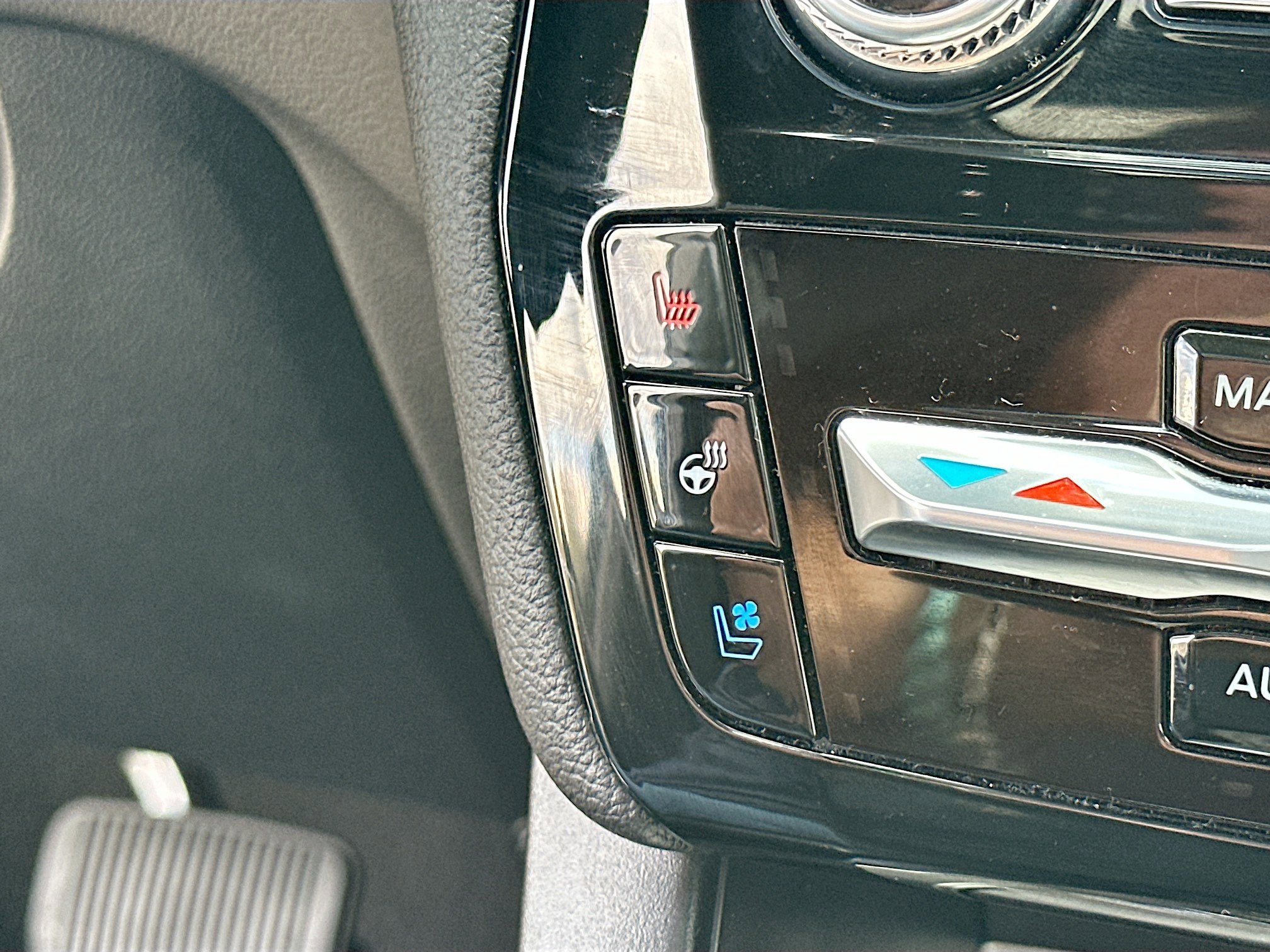 Certified 2022 Ford Explorer Limited w/ Equipment Group 301A image 21